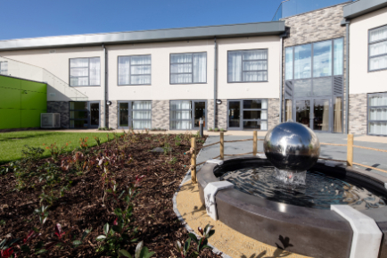 casa di lusso care home water feature